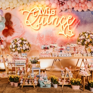 Mis Quince neon sign RNSBD0002