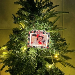 Paw-fect Christmas Keepsake: LED Acrylic Dog Photo Ornament to Honor Your Fur Baby GLS0029