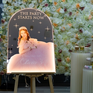 Personalized Photo Silver Mirror Luminous Welcome Sign for Quinceanera Party RFGBC024