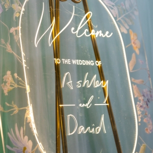 Trendy Wildflower Glow Welcome Sign with Erasable Name RFGBC002
