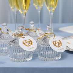 Elegant White Round Acrylic Gift Tag with Morogram CNSG016